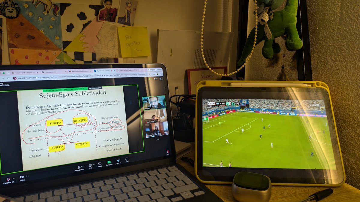 maferpicotres's tweet photo. con 1 ojo en la semiótica y con el otro viendo como eliminan a messi del mundial 😞 estoi triste pero en intelectual https://t.co/VtVVhOGWBj