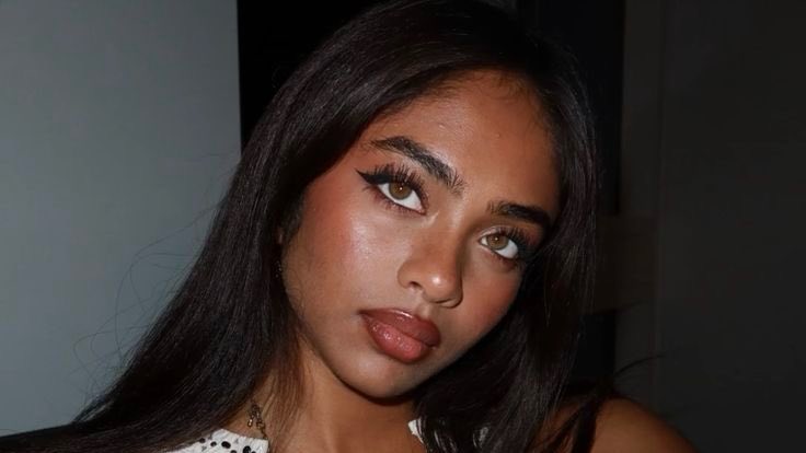 socoquette's tweet photo. Her features aren’t even uncommon in South India. All these girls are full Indian. Indian media just doesn’t show them. https://t.co/1hoR6WMhjN