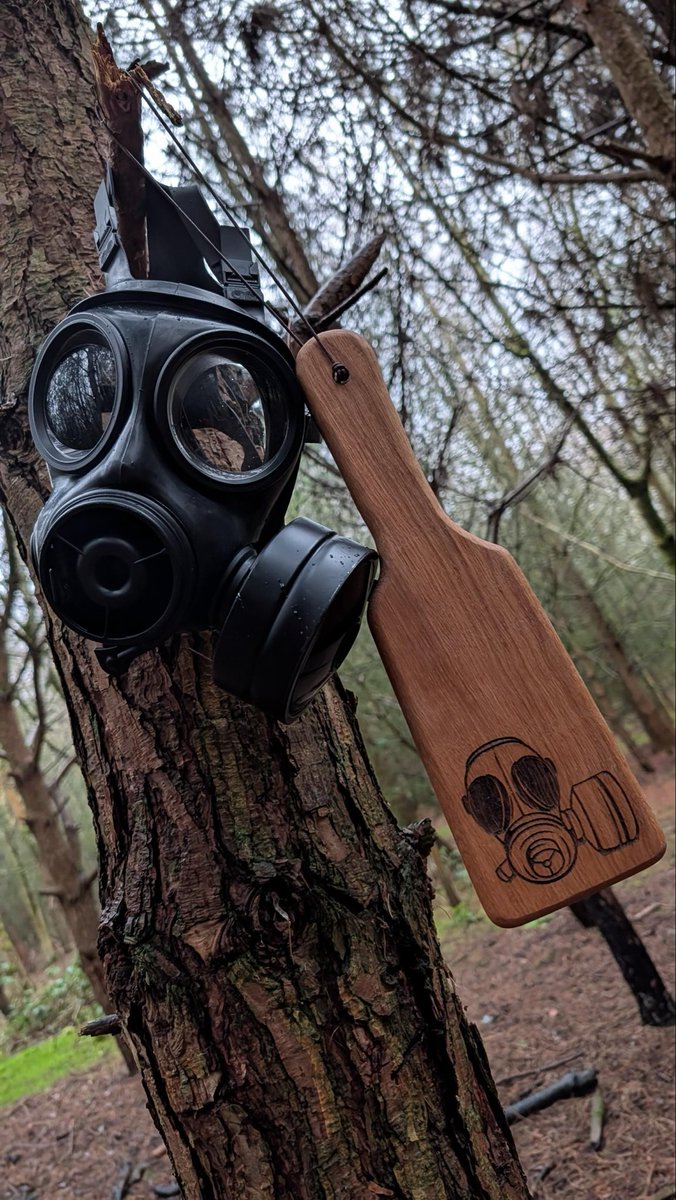 Spankedit's tweet photo. Solid oak. Handmade. Personalised for Mr G. 😈

Every paddle is shaped, sanded, engraved and finished by hand in our workshop before heading off to its new owner. 

Built to look stunning, made to last, and engraved exactly how you want it..

#bdsm #kink #fetish #mask #spank #oak https://t.co/KchxZxPiFf