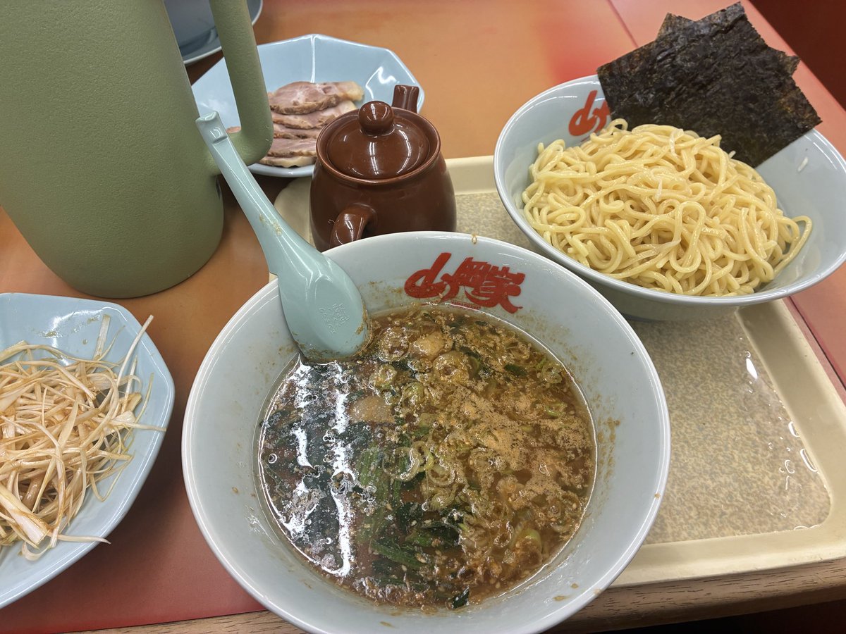 blast_yit's tweet photo. 山岡家食った後のタバコが一番うめぇんだ https://t.co/xerzdDps3r