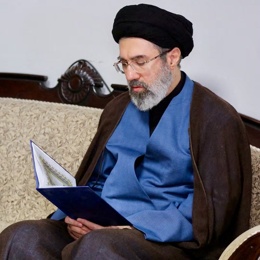 vaezemousavi's tweet photo. در این روزهای غم‌بار و جان‌سوز، دل‌ها را به دعا گره بزنیم…

برای آرامش قلب نازنین حضرت ولی‌عصر (عج)، سلامتی، عزت، صبر و توفیق رهبر عزیز انقلاب، حضرت امام سیدمجتبی خامنه‌ای …

اللهم عجل لولیک الفرج، واحفظ قائدنا، وانصره نصراً عزیزاً 

#اللهم_عجل_لولیک_الفرج 
#باید_برخاست https://t.co/i0U2uvT9ko