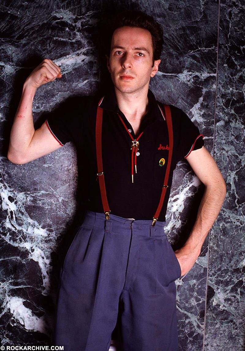 mikepunk1977's tweet photo. Joe Strummer in Sanremo, Italy (1981) 

📸 Guido Harari 

@NotoldNOJE @NewWaveAndPunk @SurfThrash @lee0969 @Andythefireman @sineadmcfc @jillwebb2005 @GeorgiosMasman2 @StevoMusicMan @DrumPunkUK https://t.co/9UXL4B4Vkq