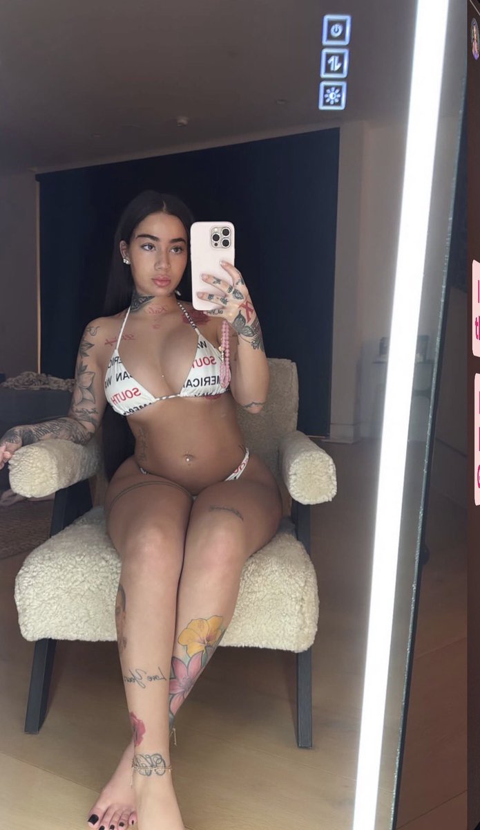 babess__s's tweet photo. Bhad Bhabie I’m gettin obsessed.😍 https://t.co/qcoaQkoKep
