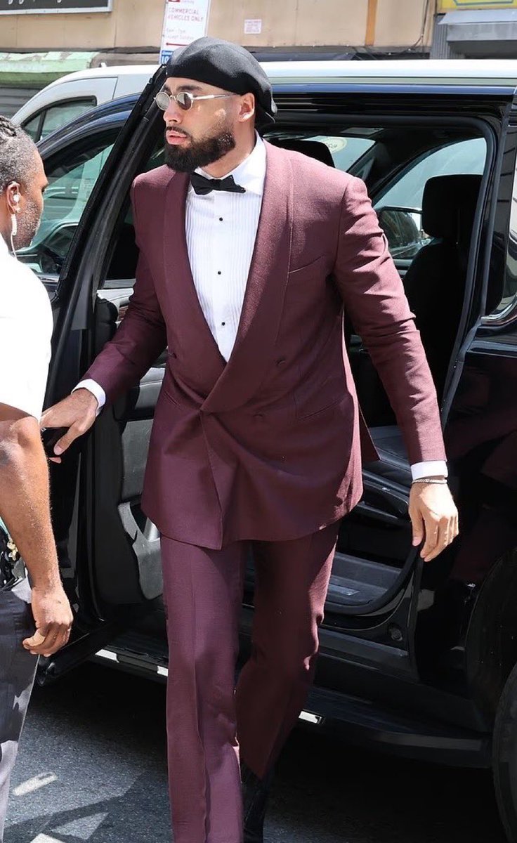 Levoremag's tweet photo. Ross Travis has arrived ahead of Taylor Swift and Travis Kelce’s wedding.
#RossTravis #TaylorSwift #TravisKelce https://t.co/ERCiiMhd72
