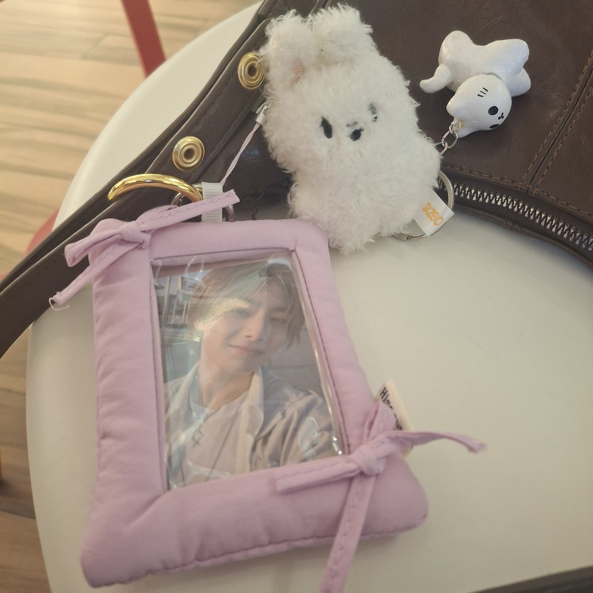 linitosssstar's tweet photo. she's a jeongho girl~ u.u https://t.co/EYc51FoML3