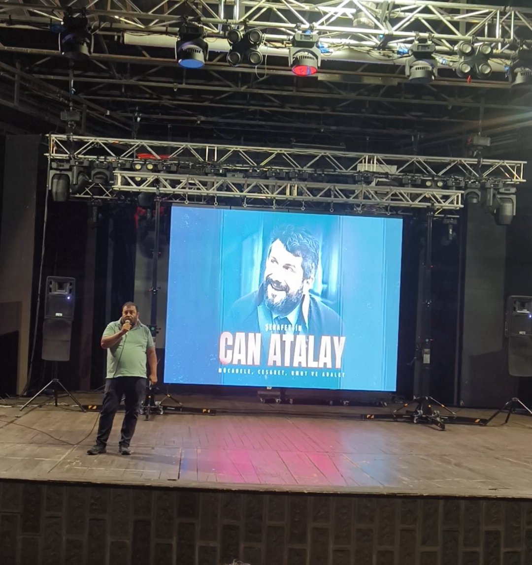 tipsakarya's tweet photo. Sakarya Kent Çalışma  Derneği'nin düzenlediği Hatay milletvekilimiz Can Atalay'ın hayatını anlatan belgesel gösterimi yaptık. PM üyemiz Cenk Dik'in  Dernek adına konuşma yaptığı gecede, üyemiz Av. Saadet  Civelek; Can Atalay'ın geceye özel ilettiği  mesajı:
"Memlekete küsülmez!" https://t.co/MsKTQOAw8t