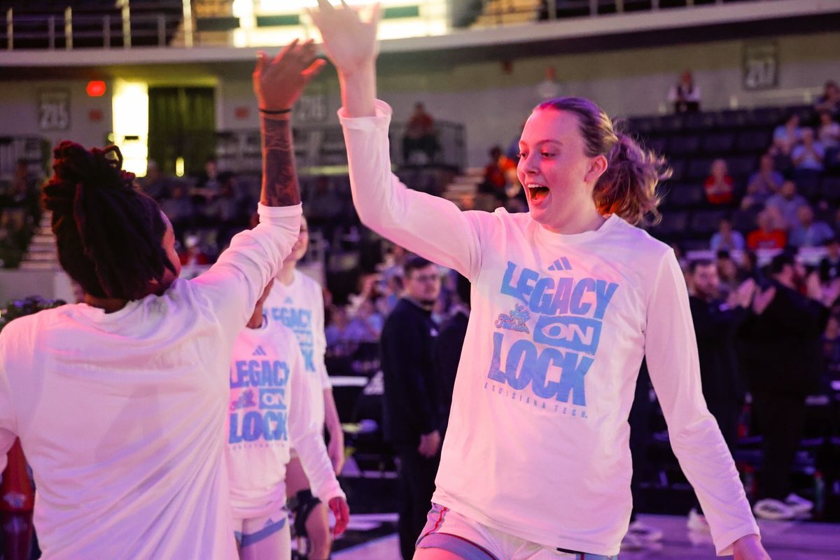 LATechWBB's tweet photo. Friday Flicks ft. Isla

#LoveandServe | #BarkLouder https://t.co/JvfObR88XG