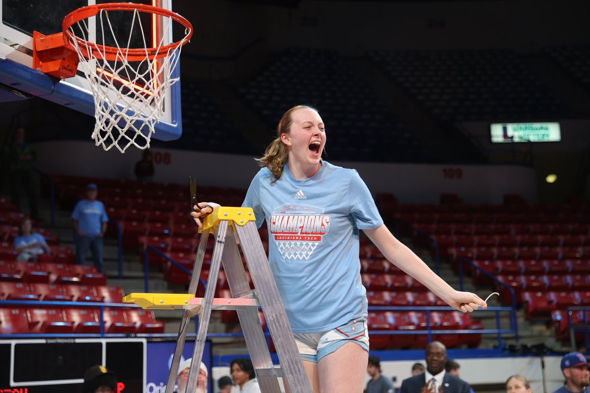 LATechWBB's tweet photo. Friday Flicks ft. Isla

#LoveandServe | #BarkLouder https://t.co/JvfObR88XG