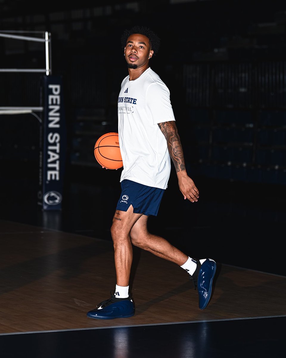 PennStateMBB's tweet photo. Behind the stripes.

#WeAre \\\ @adidas https://t.co/okskhCUDAb