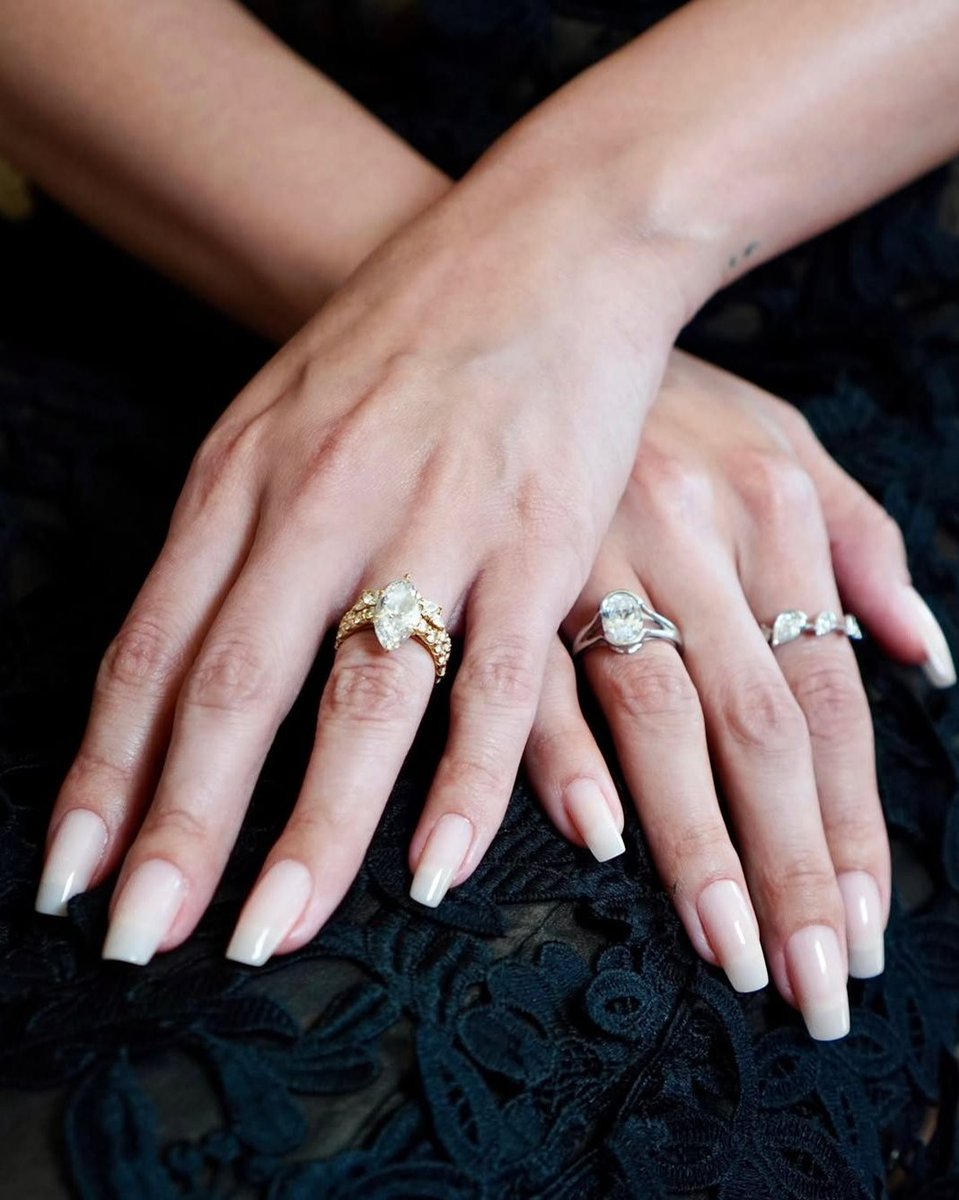 Allure_magazine's tweet photo. #SelenaGomez kept it classic for #TaylorSwift's rehearsal dinner, with an ultra-sleek, perfect circle of a bun, beautifully hazy winged eyes, and a milky manicure that easily complemented Thursday night's Oscar de la Renta look and will pair perfectly with absolutely anything else she wears for this wedding weekend. Get a full breakdown of her look: https://t.co/rnPOM3LaDr

Photos Courtesy: Soo Park