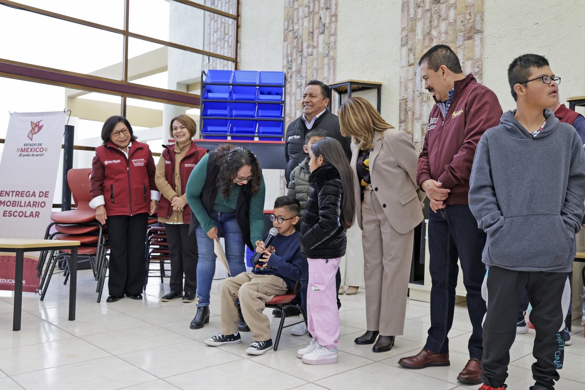 SeducEdoMex's tweet photo. 🤩 ¡Ya recorrimos dos veces el #EdoMex y hoy comenzamos la tercera vuelta!

El Secretario Miguel Ángel Hernández Espejel inició esta ruta con la inauguración, entrega de CCT y equipamiento del primer CAM en #Hueypoxtla, un logro alcanzado en conjunto con el Ayuntamiento. 🏫✨ https://t.co/VD8yJtvEy2