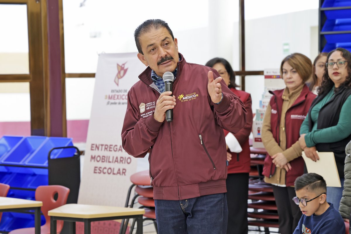 SeducEdoMex's tweet photo. 🤩 ¡Ya recorrimos dos veces el #EdoMex y hoy comenzamos la tercera vuelta!

El Secretario Miguel Ángel Hernández Espejel inició esta ruta con la inauguración, entrega de CCT y equipamiento del primer CAM en #Hueypoxtla, un logro alcanzado en conjunto con el Ayuntamiento. 🏫✨ https://t.co/VD8yJtvEy2