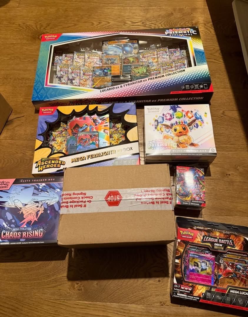 fhrnrandi's tweet photo. Thanks @poke_clover package arrived safely yesterday in perfect condition! I just opened it now📦 Thank you for the excellent service. Highly appreciated! 🙌 #pokemoncards #pokeclover #prismatic https://t.co/P2cPQiG1Oh
