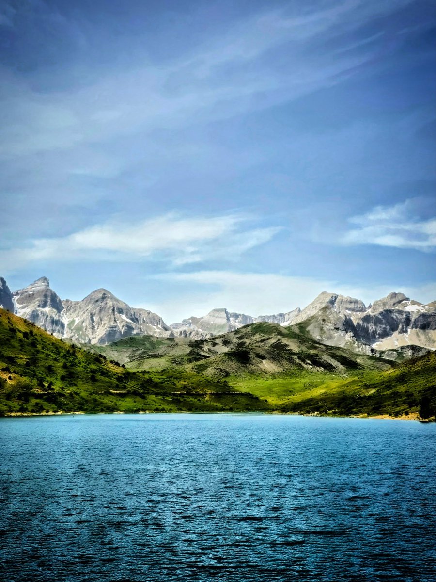 Huesca_LaMagia's tweet photo. 💙 Embalse de Escarra 

Uno de esos rincones del Valle de Tena perfectos para parar, contemplar y desconectar un rato. 😍

Foto gracias a https://t.co/h6Ykc092KC https://t.co/dIEnL9X7DB