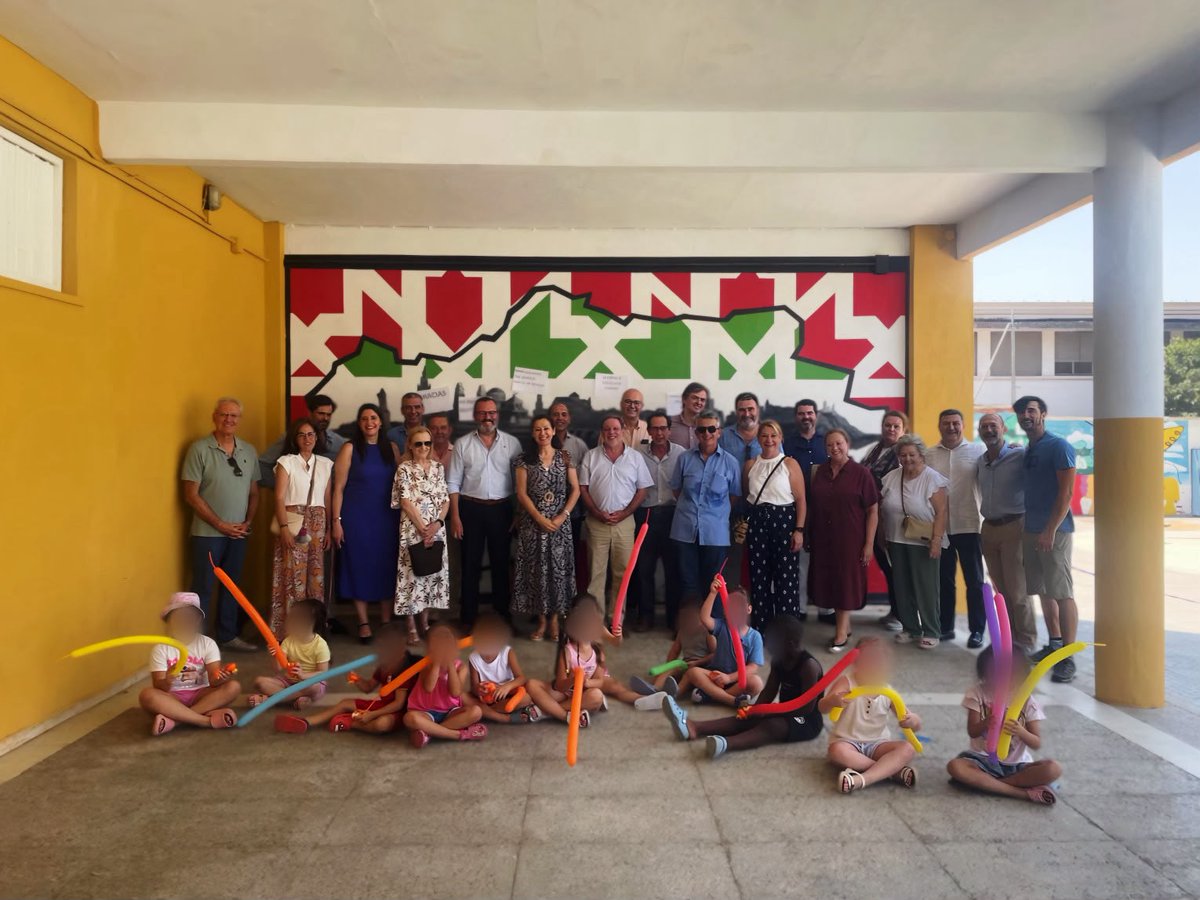 hdaddesantacruz's tweet photo. ACCIÓN SOCIAL 

Hoy hemos visitado, junto al resto de las hermandades del Martes Santo, la XX° Escuela de Verano que se celebra en el Colegio Victoria Díez del barrio de Los Pajaritos, dentro de la obra social conjunta con las corporaciones de la jornada. https://t.co/6Fdmnx9zQR