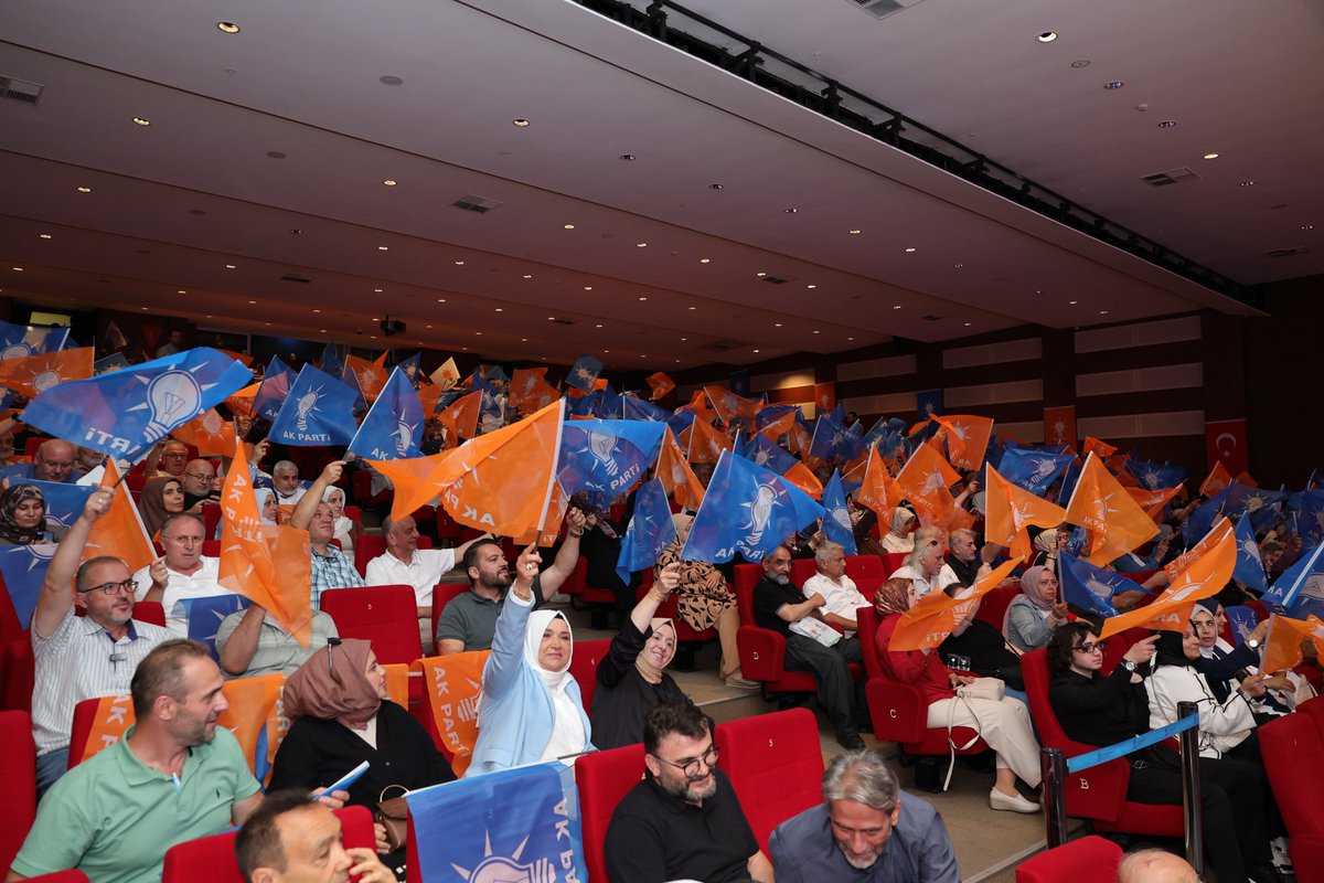 yasinkartoglu's tweet photo. AK Parti Başakşehir İlçe Başkanlığımızın düzenlediği Genişletilmiş İlçe Danışma Meclisi Toplantımızı teşkilatımızın kıymetli mensuplarıyla birlikte gerçekleştirdik.

Birlik ve beraberliğimizden aldığımız güçle, aynı inanç ve kararlılıkla Başakşehir’imiz için çalışmalarımızı sürdürüyoruz.

@aslanyus 
@abalin