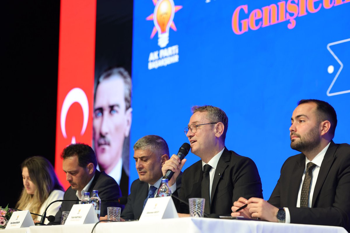 yasinkartoglu's tweet photo. AK Parti Başakşehir İlçe Başkanlığımızın düzenlediği Genişletilmiş İlçe Danışma Meclisi Toplantımızı teşkilatımızın kıymetli mensuplarıyla birlikte gerçekleştirdik.

Birlik ve beraberliğimizden aldığımız güçle, aynı inanç ve kararlılıkla Başakşehir’imiz için çalışmalarımızı sürdürüyoruz.

@aslanyus 
@abalin