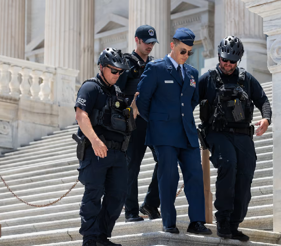 EzShake's tweet photo. U.S. Air Force Major calls for removal of Trump and Vance https://t.co/w1hKBPDCk3