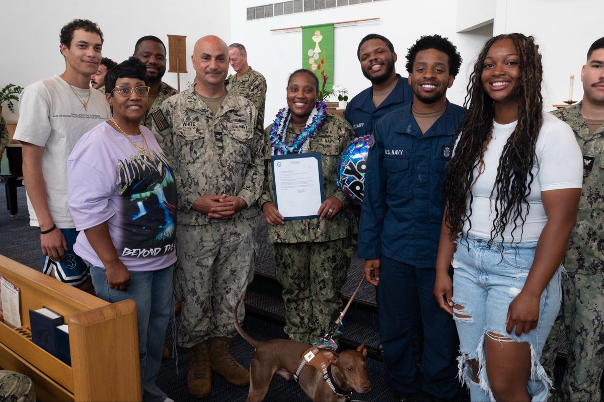 JointBasePHH's tweet photo. 👏👏Congratulations to our JBPHH sailors as they advance to Petty Officer 1st and 2nd Class! 👏👏

JBPHH sailors were recognized at a frocking ceremony held at the Pearl Harbor Memorial Chapel, 02July26

#BZ #frockingceremony #excellence #usnavy https://t.co/c49QysqWIf