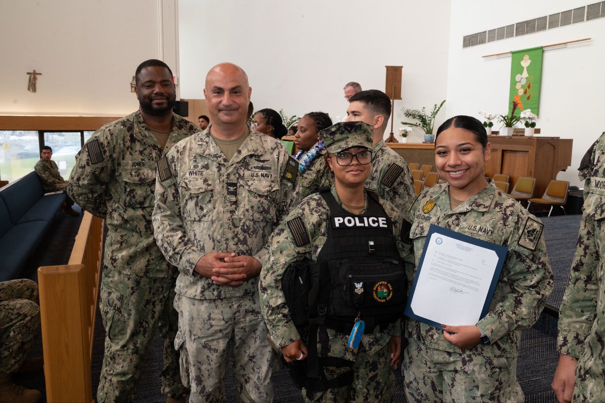 JointBasePHH's tweet photo. 👏👏Congratulations to our JBPHH sailors as they advance to Petty Officer 1st and 2nd Class! 👏👏

JBPHH sailors were recognized at a frocking ceremony held at the Pearl Harbor Memorial Chapel, 02July26

#BZ #frockingceremony #excellence #usnavy https://t.co/c49QysqWIf