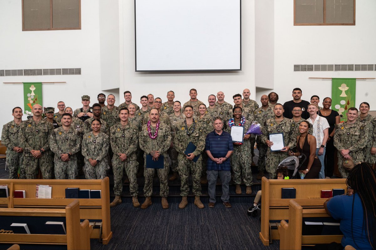 JointBasePHH's tweet photo. 👏👏Congratulations to our JBPHH sailors as they advance to Petty Officer 1st and 2nd Class! 👏👏

JBPHH sailors were recognized at a frocking ceremony held at the Pearl Harbor Memorial Chapel, 02July26

#BZ #frockingceremony #excellence #usnavy https://t.co/c49QysqWIf
