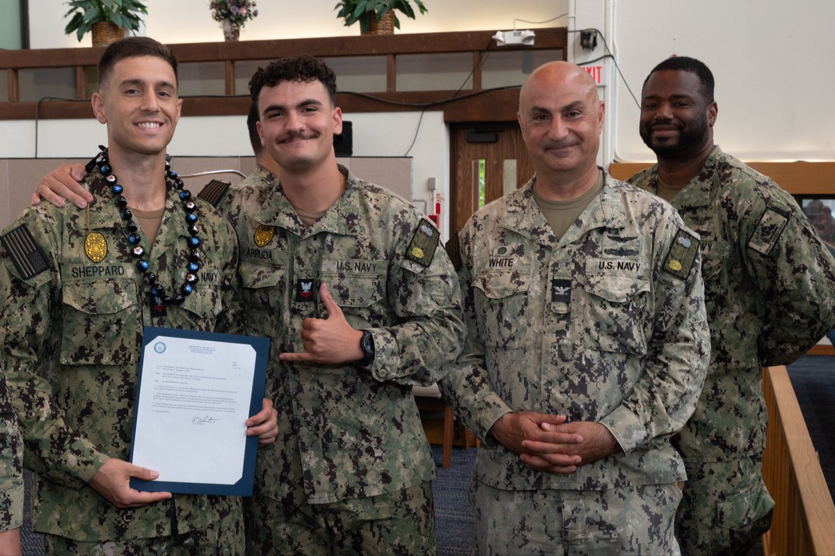 JointBasePHH's tweet photo. 👏👏Congratulations to our JBPHH sailors as they advance to Petty Officer 1st and 2nd Class! 👏👏

JBPHH sailors were recognized at a frocking ceremony held at the Pearl Harbor Memorial Chapel, 02July26

#BZ #frockingceremony #excellence #usnavy https://t.co/c49QysqWIf