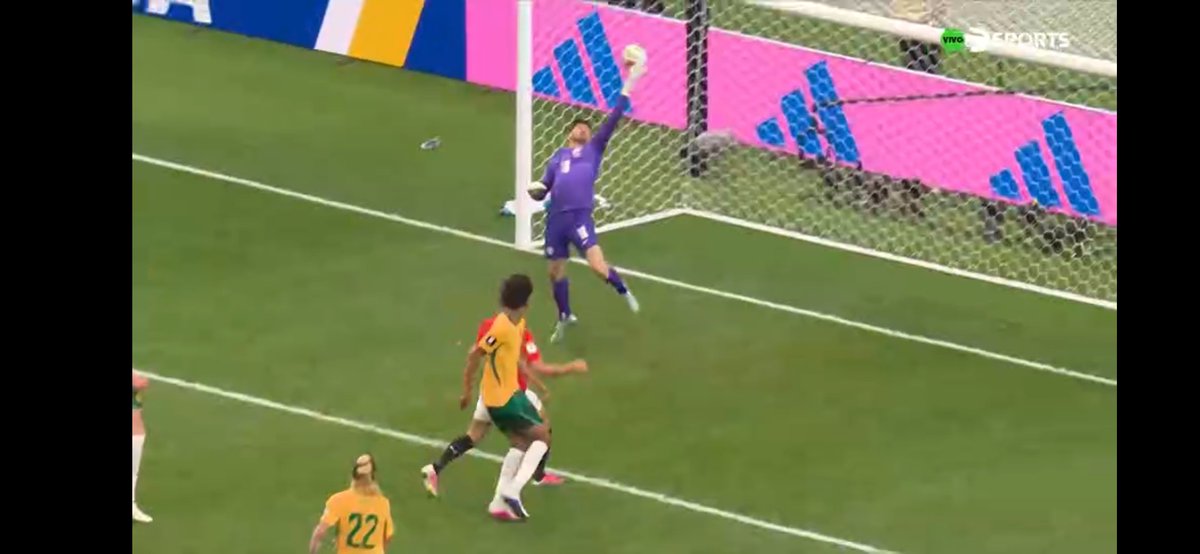 LeonardoSn20's tweet photo. Tremenda atajada de beach🤯 🔥 la salvada del mundial 💯 https://t.co/EyZUk1eec9