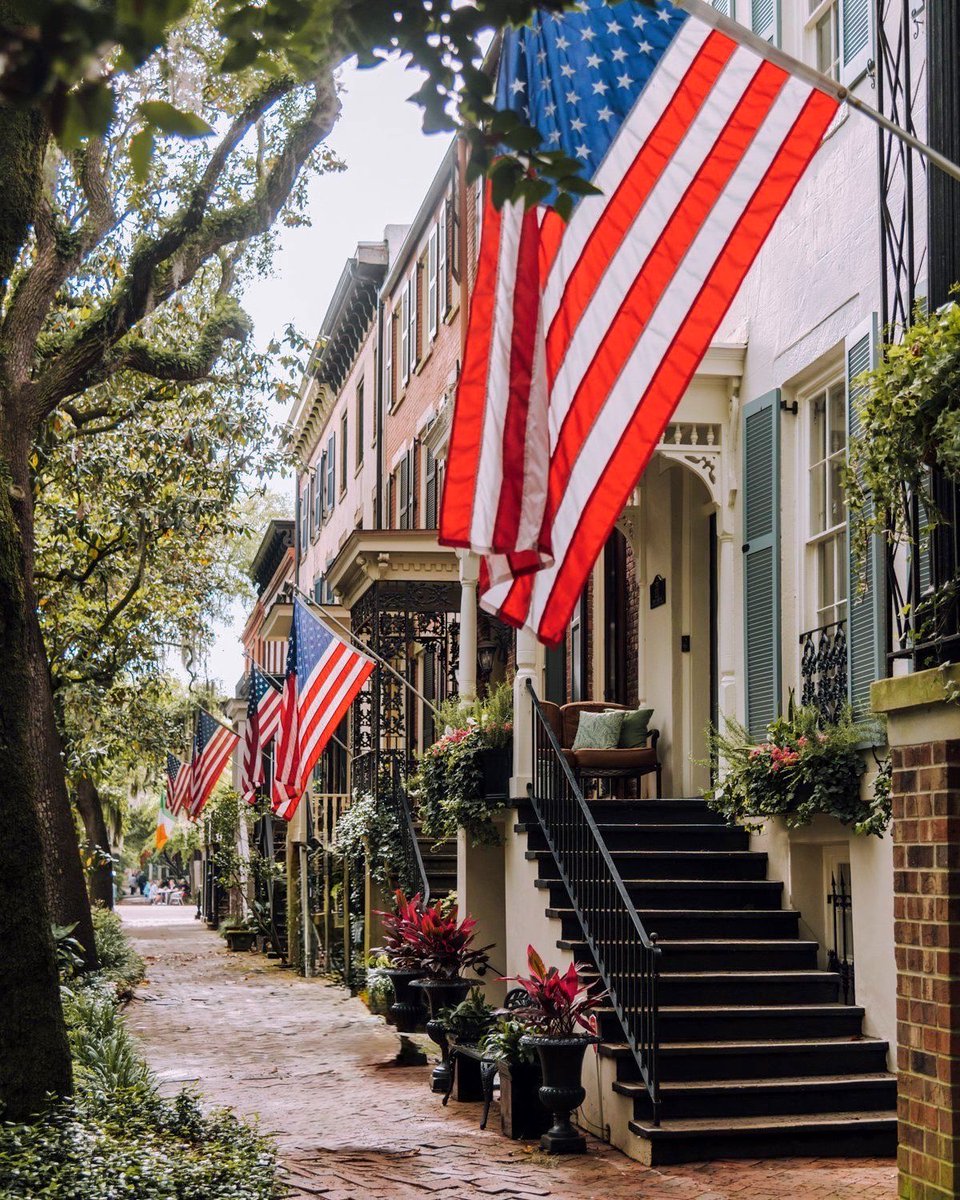 YIMBYLAND's tweet photo. The southern American rowhouse remains severely under appreciated. https://t.co/4RsterOtsT