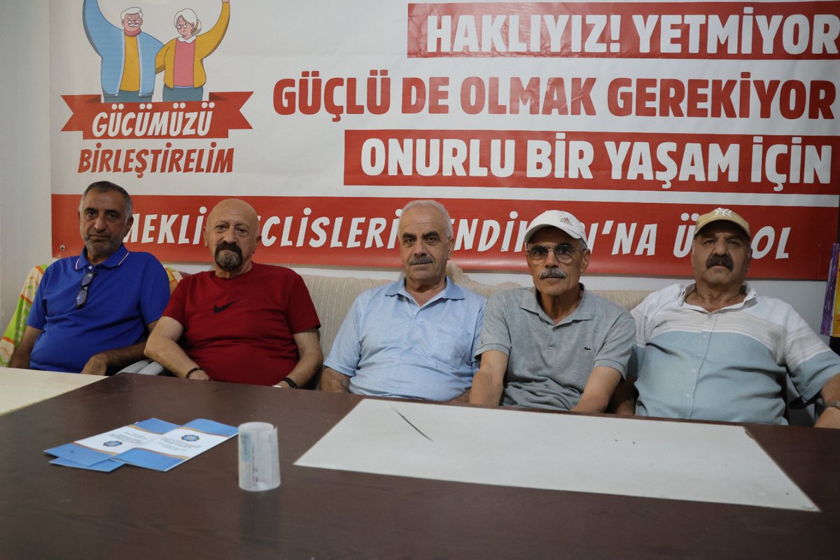 EsrefBozkurt5's tweet photo. Diyarbakır da tuikin enflasyon verilerinin açıklaması ile birlikte bir çok basın yayın kuruluşunun bu konu hakkında yapmış olduğu röportajlardan bir kaç kere https://t.co/XDlzeEEyEA