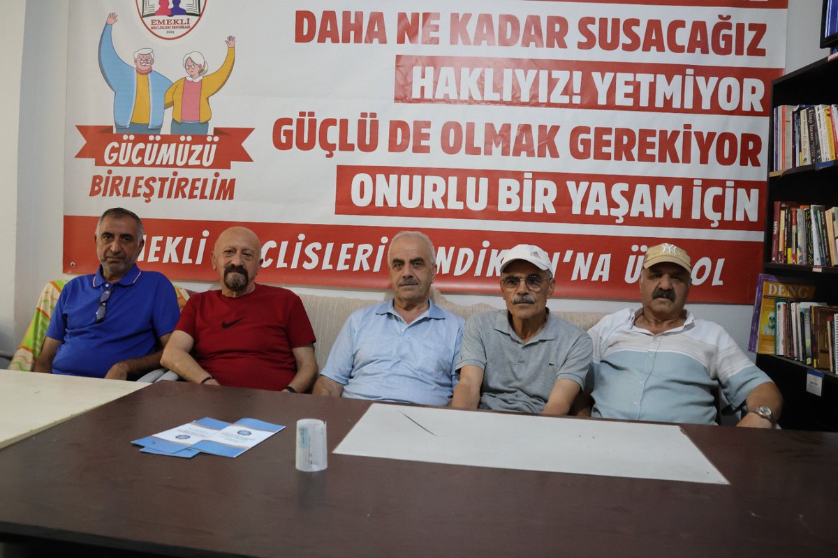 EsrefBozkurt5's tweet photo. Diyarbakır da tuikin enflasyon verilerinin açıklaması ile birlikte bir çok basın yayın kuruluşunun bu konu hakkında yapmış olduğu röportajlardan bir kaç kere https://t.co/XDlzeEEyEA