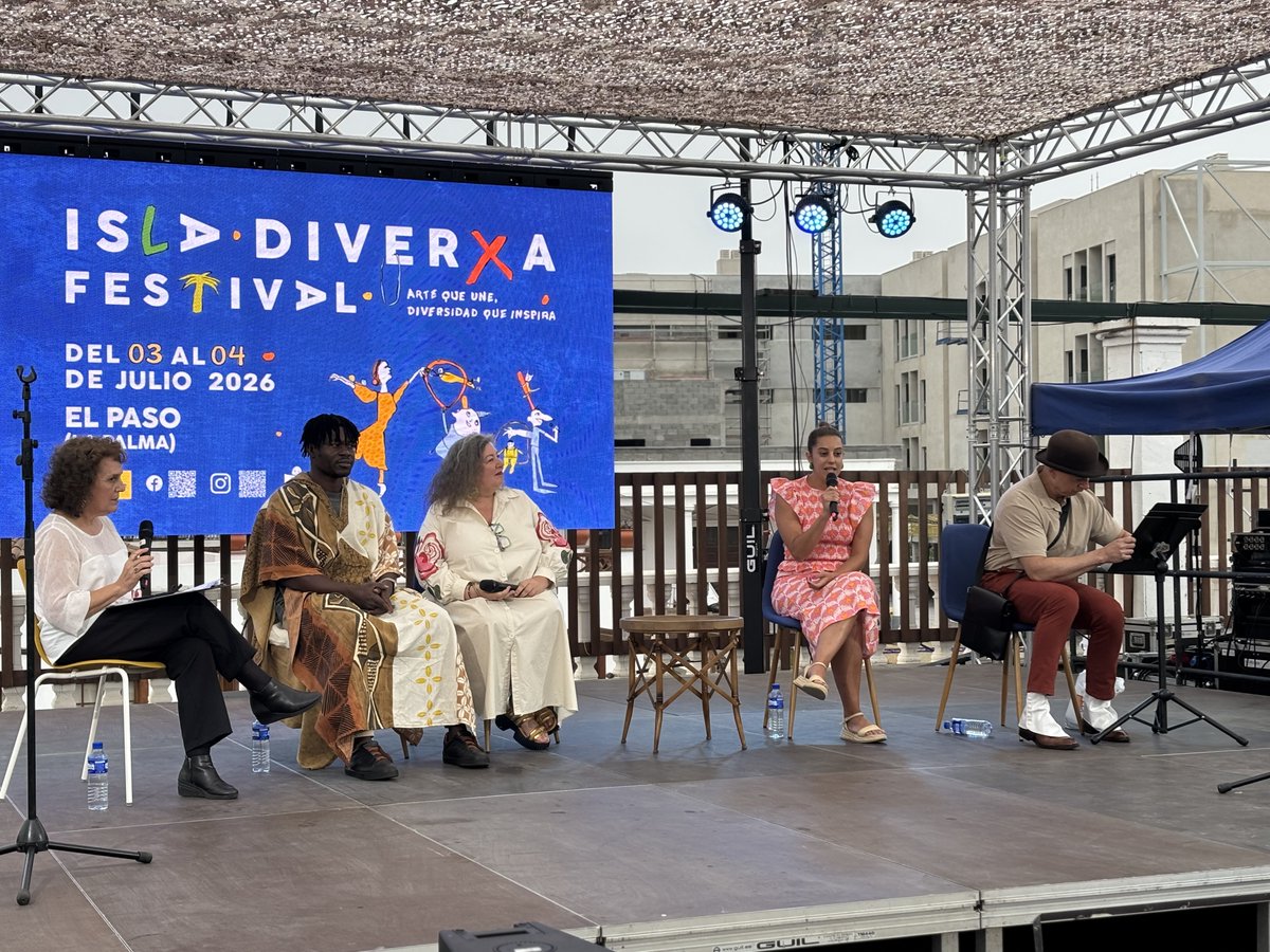 CabLaPalma's tweet photo. 🫱🏻‍🫲🏼 Hoy acompañamos la inauguración de Isla Diverxa Festival, el primer festival de artes escénicas inclusivas de La Palma.

🥰 Seguimos apoyando iniciativas que hacen de La Palma una isla donde todas las personas tengan cabida. https://t.co/OhLODefWCK