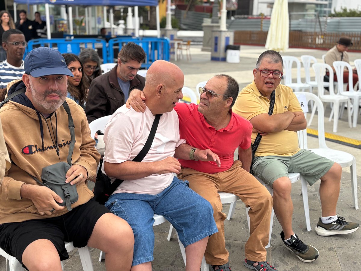 CabLaPalma's tweet photo. 🫱🏻‍🫲🏼 Hoy acompañamos la inauguración de Isla Diverxa Festival, el primer festival de artes escénicas inclusivas de La Palma.

🥰 Seguimos apoyando iniciativas que hacen de La Palma una isla donde todas las personas tengan cabida. https://t.co/OhLODefWCK