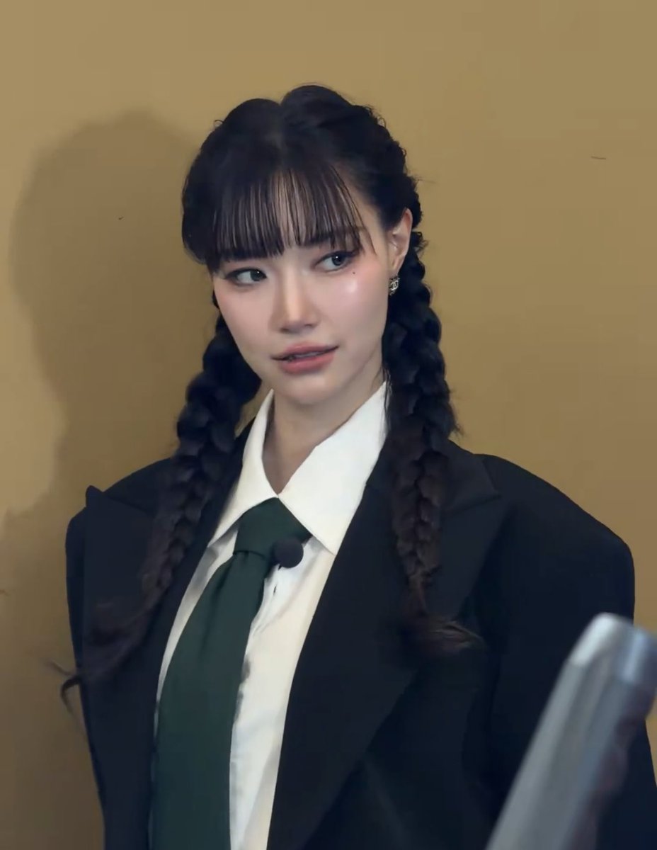 jinghuhh's tweet photo. so in love with her https://t.co/tgtbb1ch3z
