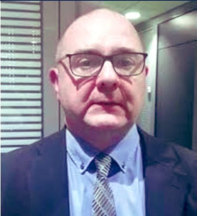DelormeJul11265's tweet photo. ⚖️ French judge Olivier Bailly proposed raping his own 13-year-old daughter online.
👎 His punishment? ZERO prison time – just a suspended sentence.
💀 This system protects monsters and crushes victims. DISGRACEFUL AND REVOLTING. https://t.co/Y544wrdKkF