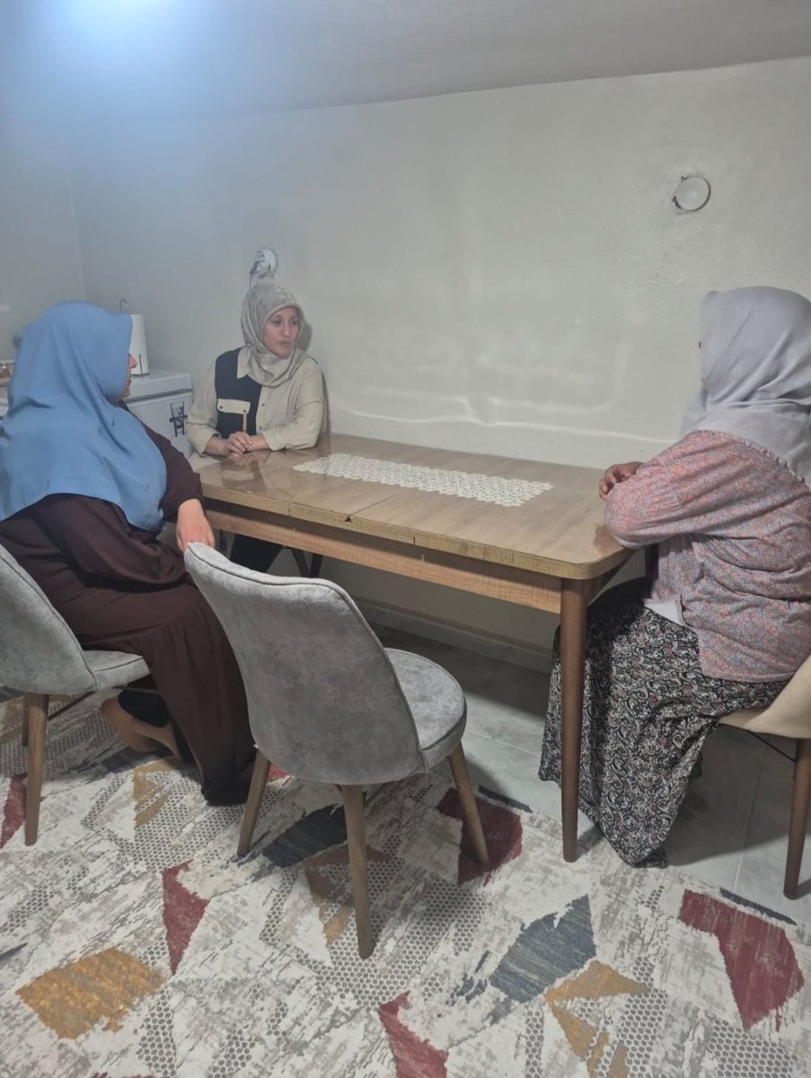 ilce_sur86076's tweet photo. 📌 Sur / #Hane Ziyareti
Sur ilçe kadın kolları başkanımız Sn. Asiye Budak, İl ve Sur ilçe kadın kolları teşkilatımızla hane ziyaretinde bulundular.
Bizim en büyük gücümüz, milletimizin bizlere olan güveni ve sevgisidir.
İlk günkü aşkla, hep birlikte daha güçlü yarınlara.🤝" https://t.co/Y8dYyJth0c