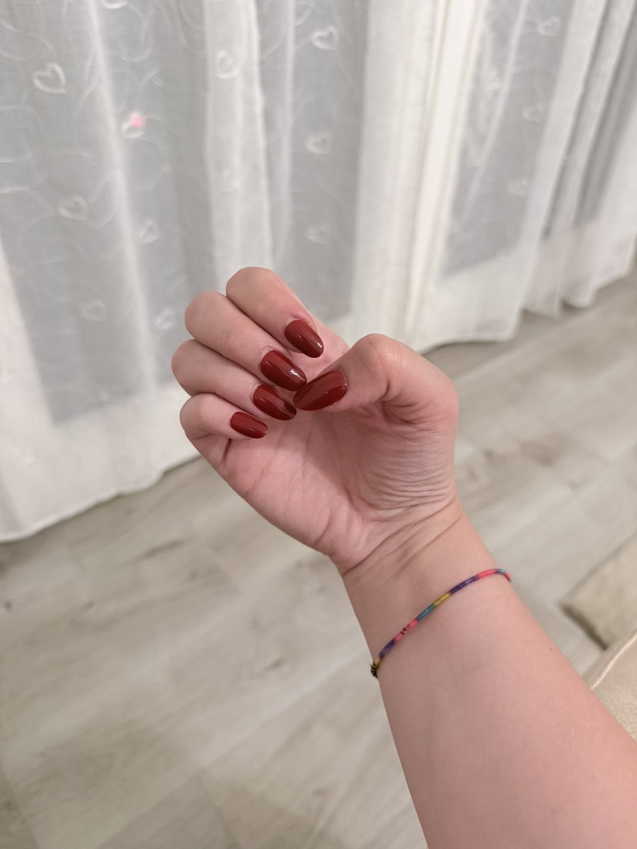 LaMastro's tweet photo. Oggi ho applicato queste press on Doonails e devo dire che mi piacciono molto. Sono abbastanza lunghe, quindi non comodissime, però mi sembrano fatte super bene. La vera domanda è: si staccheranno facilmente oppure no? https://t.co/hUhd335538