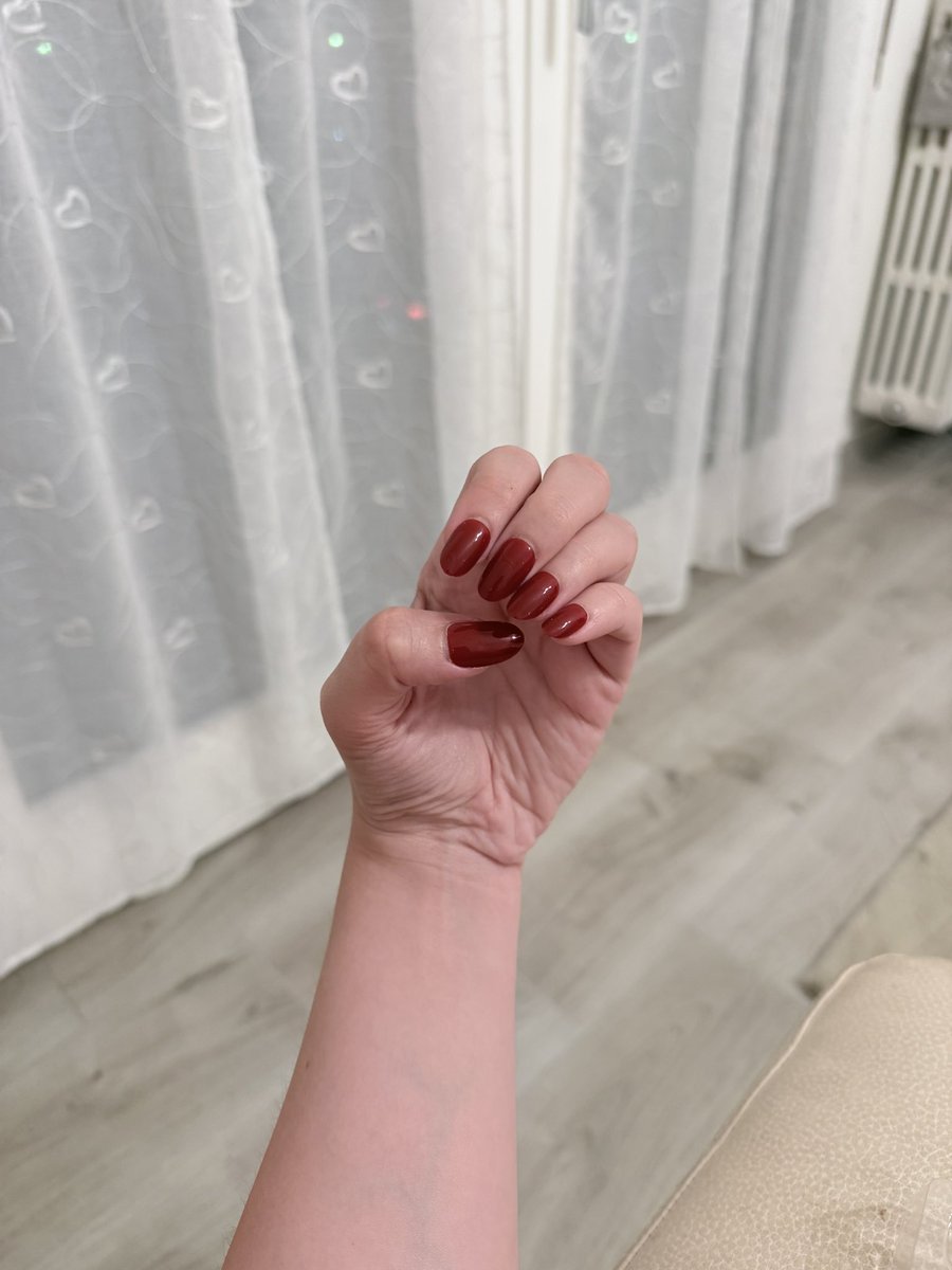 LaMastro's tweet photo. Oggi ho applicato queste press on Doonails e devo dire che mi piacciono molto. Sono abbastanza lunghe, quindi non comodissime, però mi sembrano fatte super bene. La vera domanda è: si staccheranno facilmente oppure no? https://t.co/hUhd335538