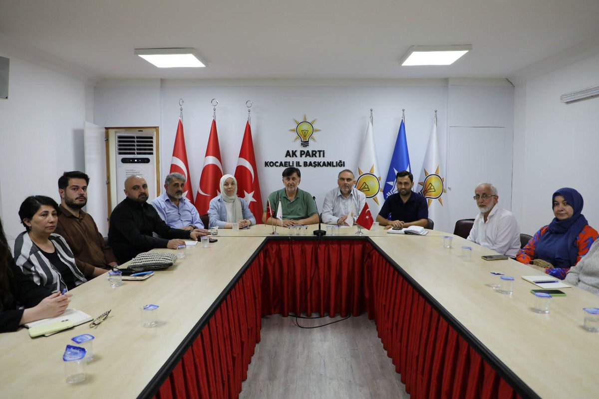 AkPartiDerincee's tweet photo. 📍Sosyal Politikalar Birimi
AK Parti Kocaeli İl Sosyal Politikalar Birim Başkanımız Ahmet Sönmez Başkanlığında, İlçe Sosyal Politikalar Birim Başkanımız Salim Hepgüler,Hacer Günç,Cihan Çetinkaya,Çiğdem Tok_ https://t.co/avjFByribL