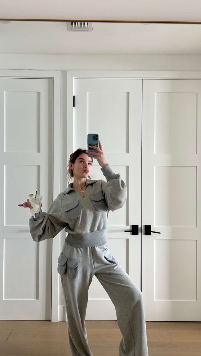 JonnyLeTran5's tweet photo. Blessing your timeline with Hailee Steinfeld π #HaileeSteinfeld #SpiderManIntotheSpiderVerse #SpiderManAcrossTheSpiderVerse #Hawkeye #Dickinson #TrueGrit #PitchPerfect2 #PitchPerfect3 #EdgeofSeventeen #Bumblebee #Arcane #EndersGame #WhenMarnieWasThere #SinnersMovie #beautiful https://t.co/7nVZPoGGhN