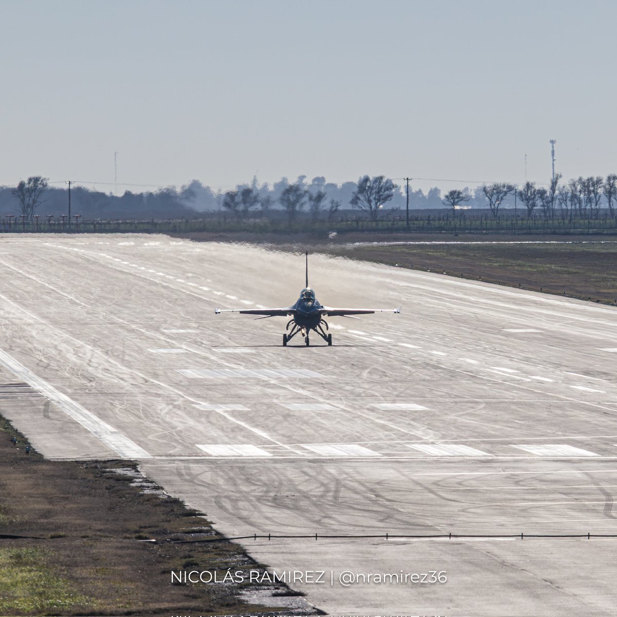 nramirez36's tweet photo. Vuelo Solo!

Los pilotos argentinos que están realizando la instrucción en Argentina realizaron su primer vuelo solo en los F16 https://t.co/nT3UvSyae6