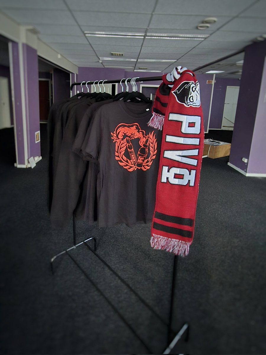 HognerX's tweet photo. Butttikk åpner i morgen kl.12-15. Solheimsgata 1 i Lillestrøm (2 minutter  ganger fra togstasjonen)

Vi selger fotballstæsj fra @ForzaSecondHand og diverse fotballbøker og drakter, samt merch fra podkaster som @PyroPivoPod, @HardeMottak, @Kald_Kaffe og #Kull. https://t.co/IHa2Irguwk
