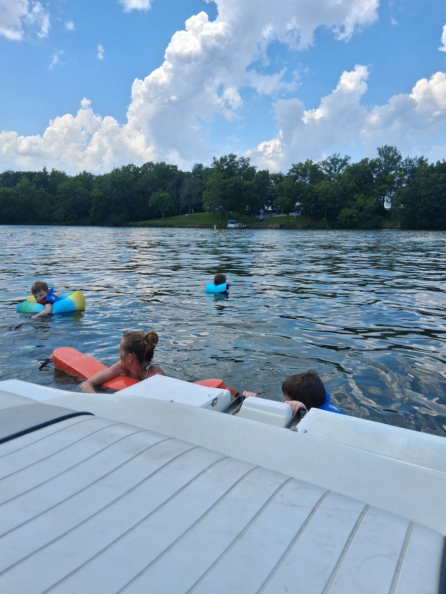 Mybears2's tweet photo. #Boating #GanndKids #4thOfJuly #LotsOfFun https://t.co/YXYgfyyDLM