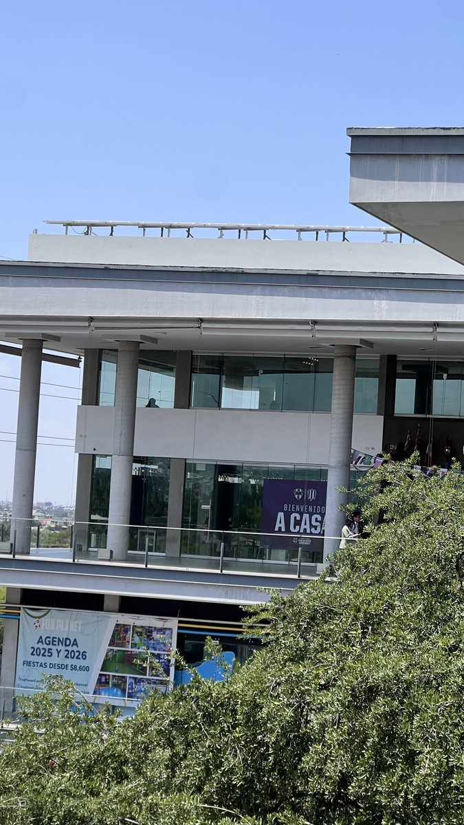 ugg3111's tweet photo. Información que cura.  Las oficinas provisionales de rayados están en Plaza El Encino.  Av las americas.   Para recoger marbete o pago de abonos.   Ya que nadie dijo nada.  #Rayados https://t.co/Kl70cItx42