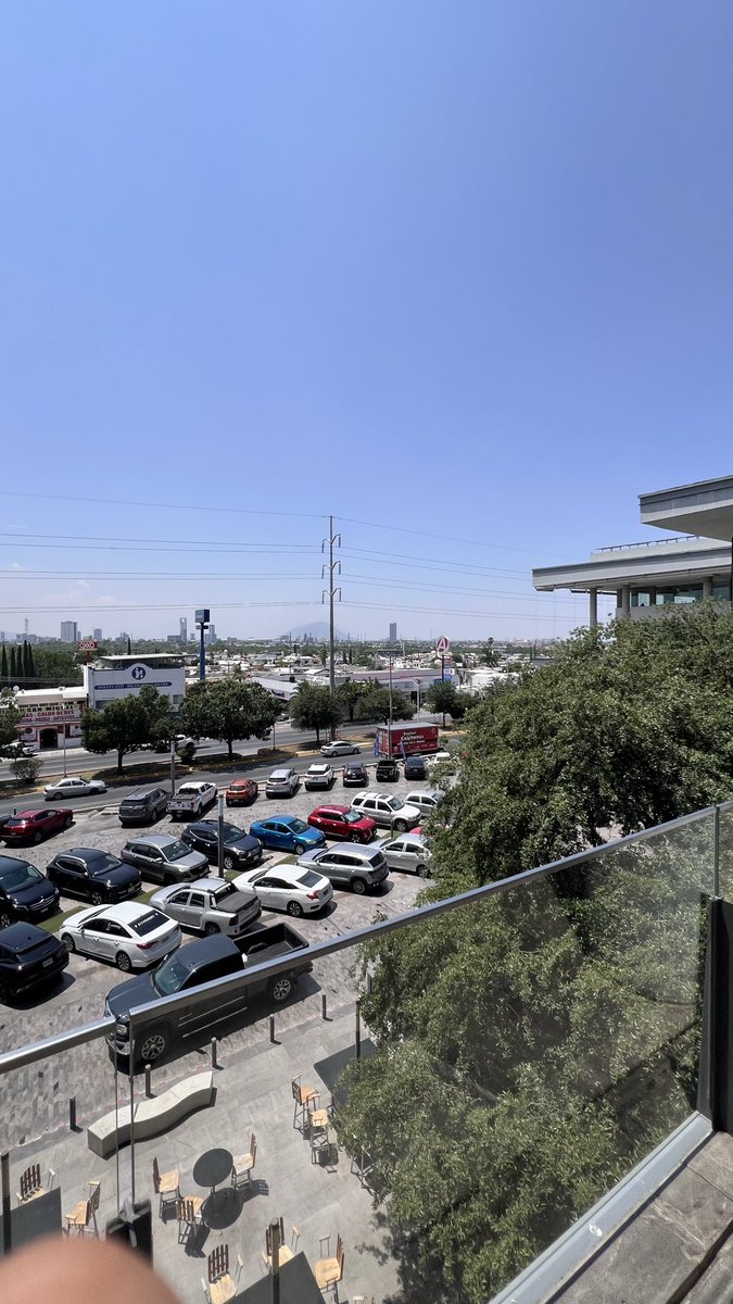 ugg3111's tweet photo. Información que cura.  Las oficinas provisionales de rayados están en Plaza El Encino.  Av las americas.   Para recoger marbete o pago de abonos.   Ya que nadie dijo nada.  #Rayados https://t.co/Kl70cItx42