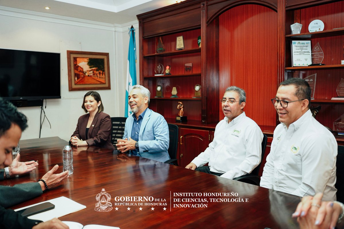 IHCIETI's tweet photo. 🤝🎓 IHCIETI y la UTH fortalecen su alianza para impulsar la investigación científica, las carreras técnicas, la construcción de prótesis y proyectos con COPECO. 🇭🇳🚀 https://t.co/3Ef14LhShq