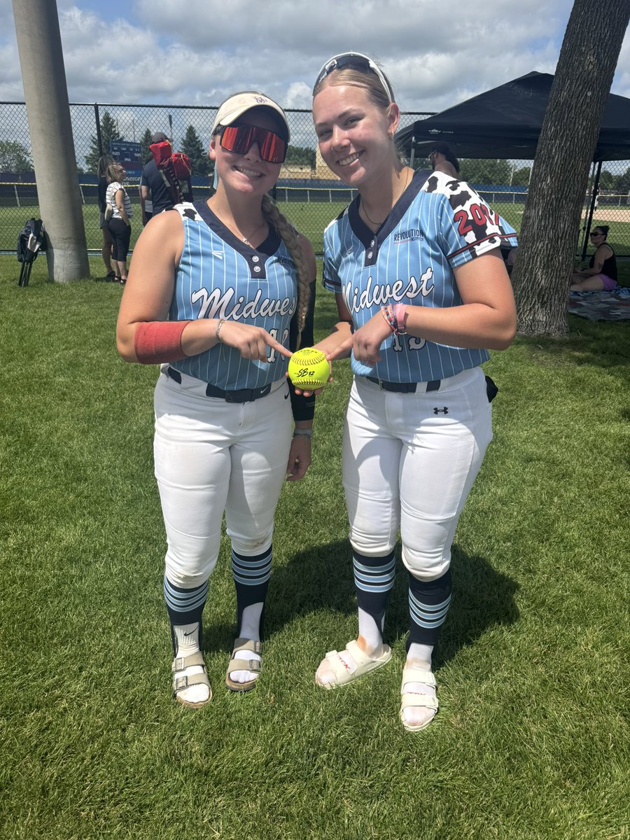 MadRevsMidwest's tweet photo. Found out groove in game 2 today, led by home runs 💣 from 2027 #uncommitted @E_mmath18 and 2027 @AllisonPodjaski !!! One more game today at 5:30, let’s get it! https://t.co/wUluE2r5NS