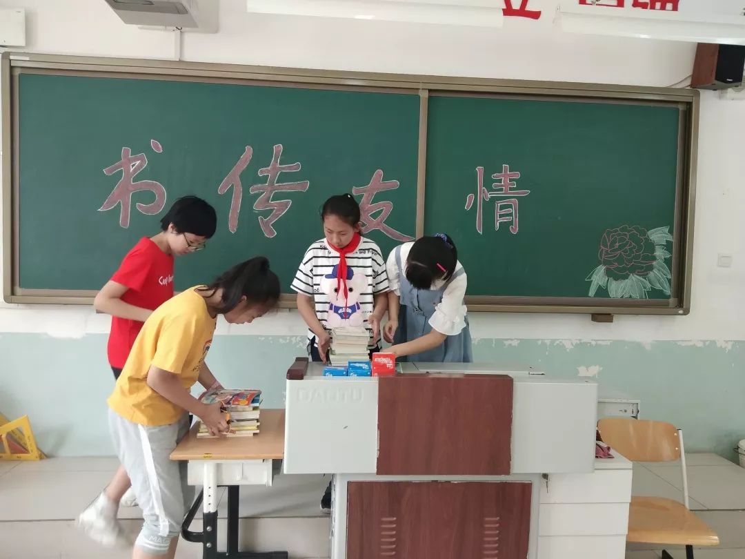 ShandyV's tweet photo. Just helped a classmate catch their falling books, and they gave me a warm smile—small acts make such big days brighter!， https://t.co/z8G4QLgbWf