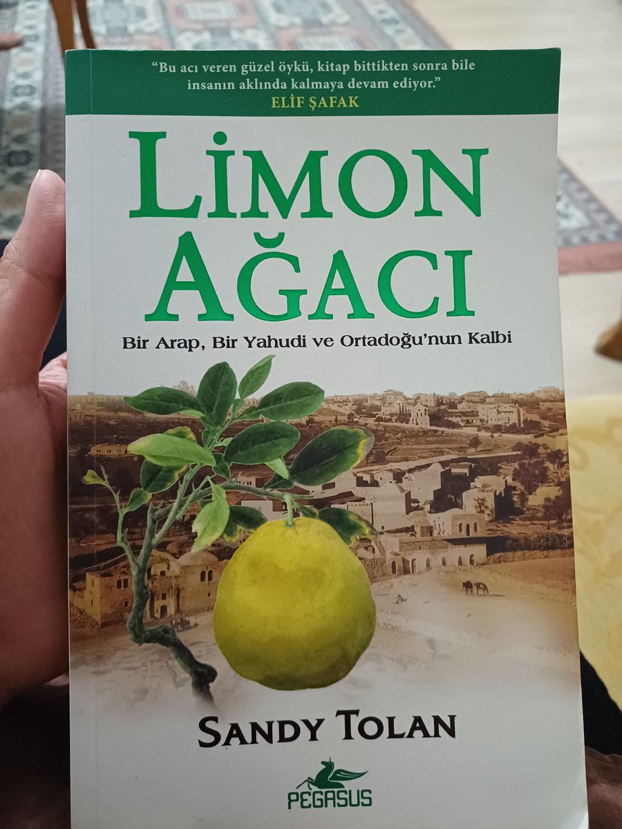 smlnrrr's tweet photo. Yıllar önce bitirdiğim kitabımı abimin evinde bulmuşumdur. Bence abartılmayı hak edecek bir kitap.  . https://t.co/tJD2JBbNcS
