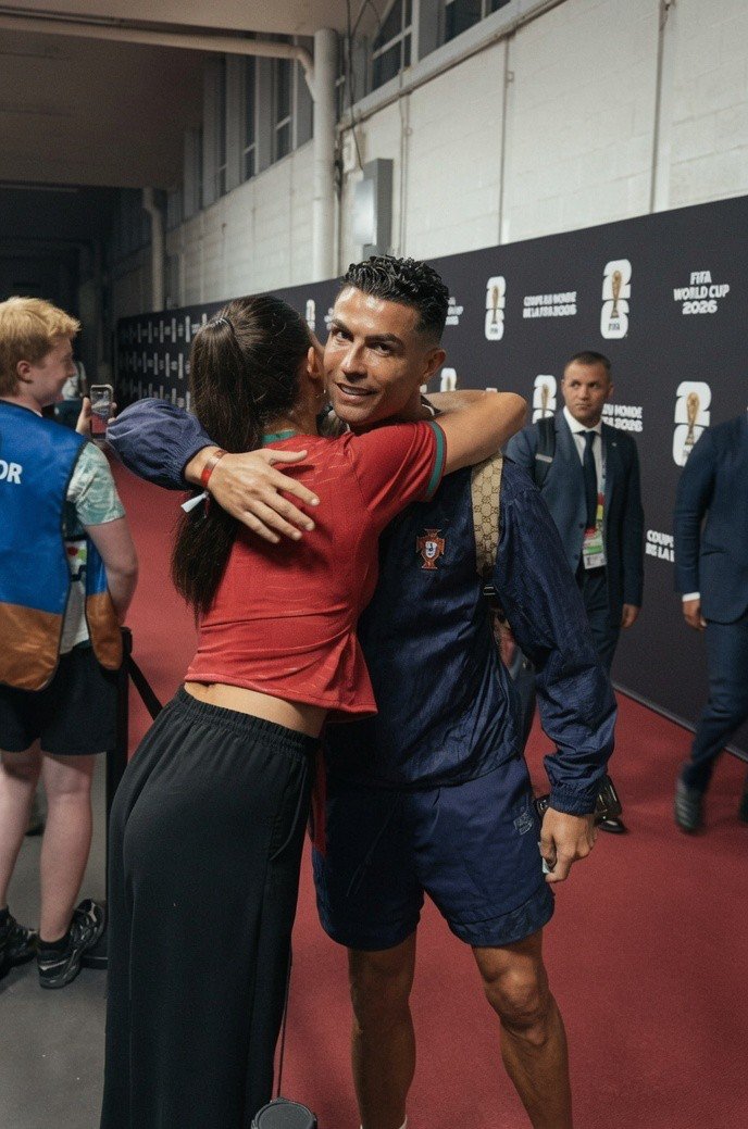 TeamCRonaldo's tweet photo. 🚨 Cristiano Ronaldo met Celine Dept after the game yesterday. https://t.co/Stn6vFoNzs