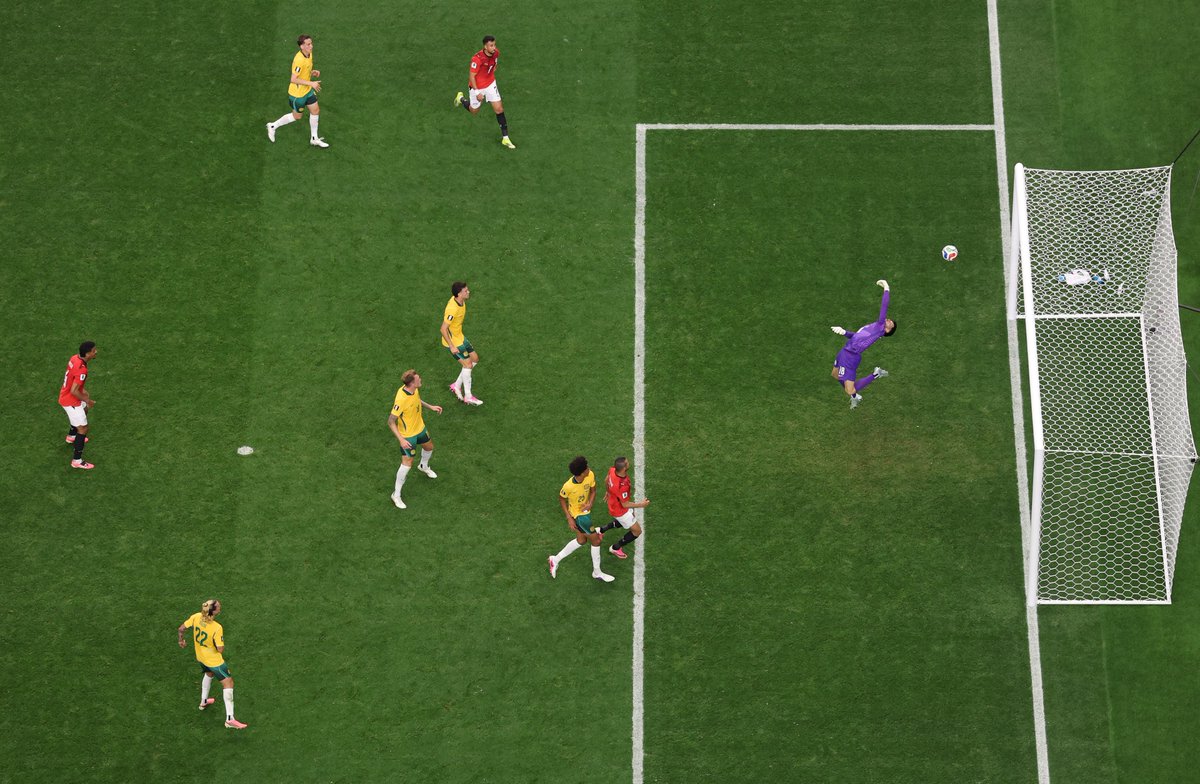 Socceroos's tweet photo. Yeah that belongs in the Louvre. 🖼️🏖️

#Socceroos #FIFAWorldCup https://t.co/VJQtSESEW6